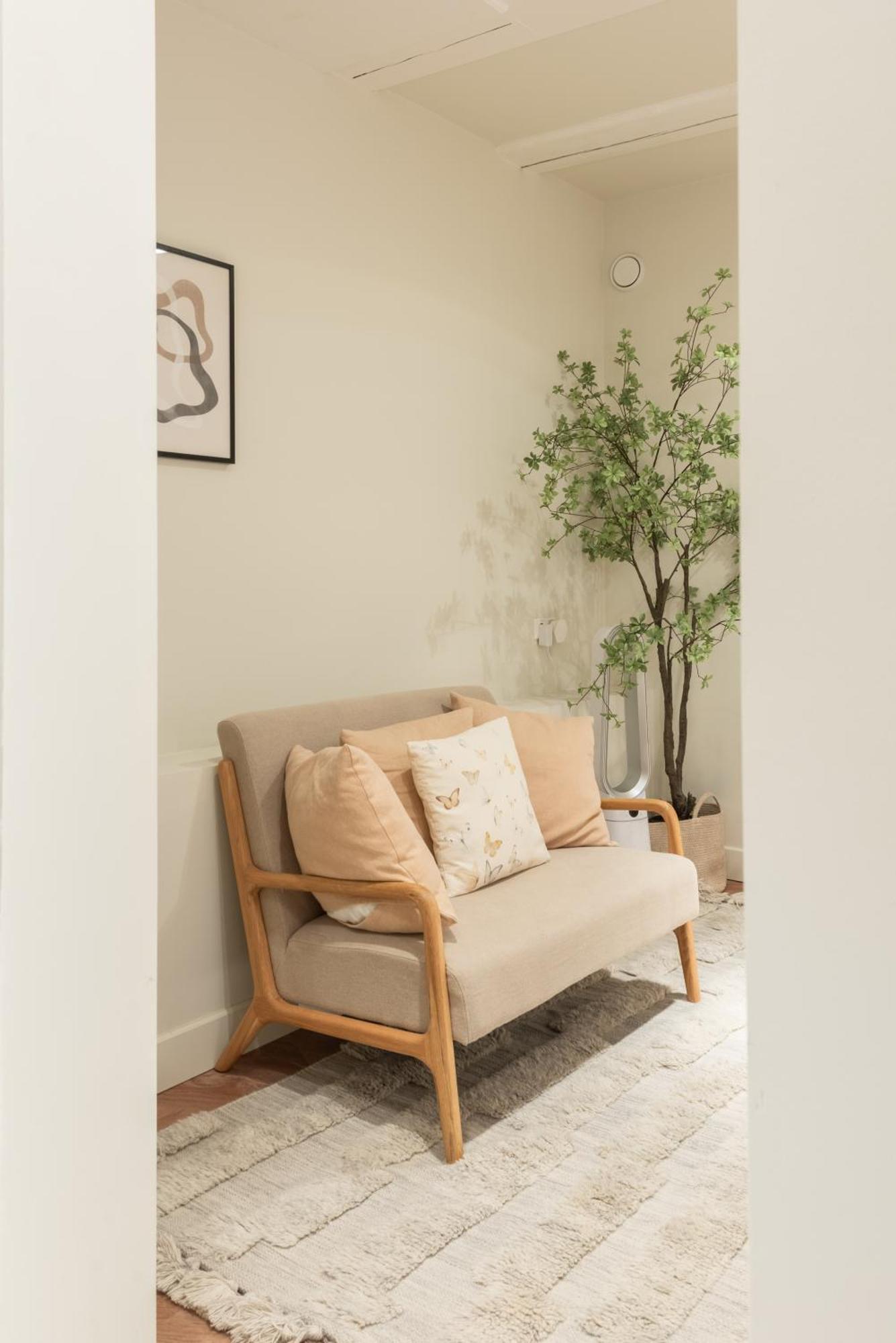 Newly Renovated Luxurious 200 Sqm Loft In Centre *
